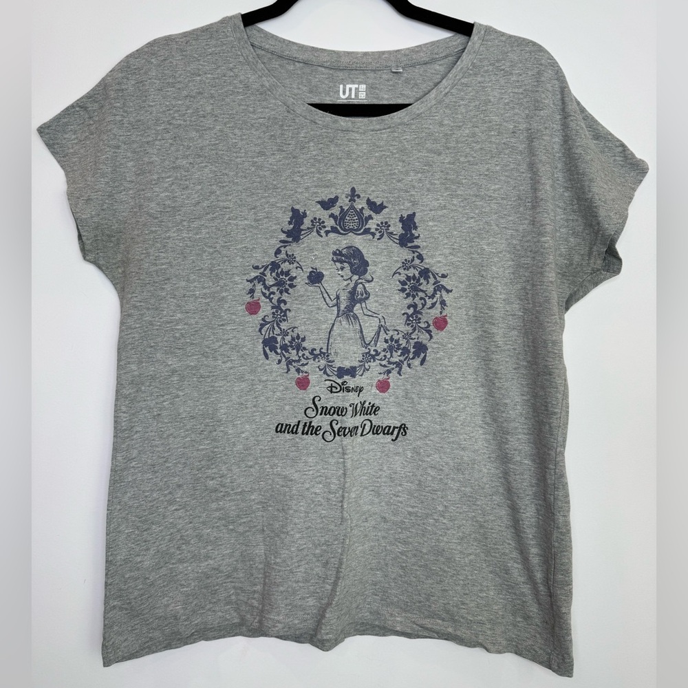 Disney Princes Snow White T-shirt Princess Tee Grey Uniqlo Colab Shirt medium